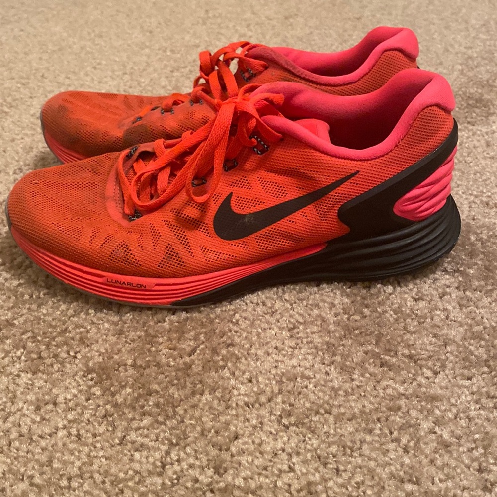 Nike tennis shoes